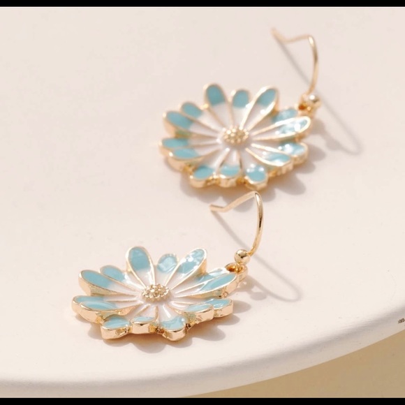 Two Tone floral dangling earrings in pink or teal - Picture 3 of 5